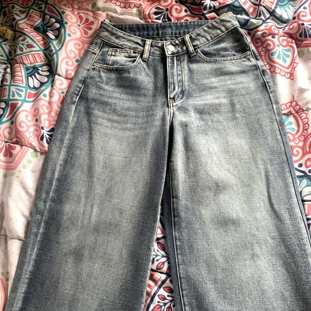 cute dark wash baggy low rise mid rise jeans